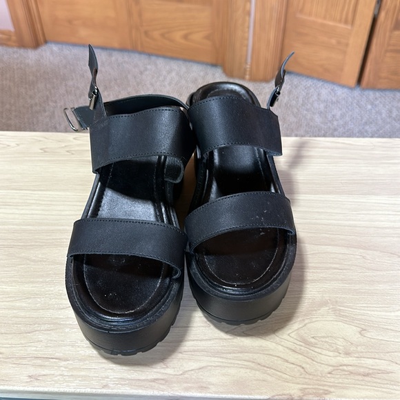Chunky black platform sandals - Picture 5 of 6
